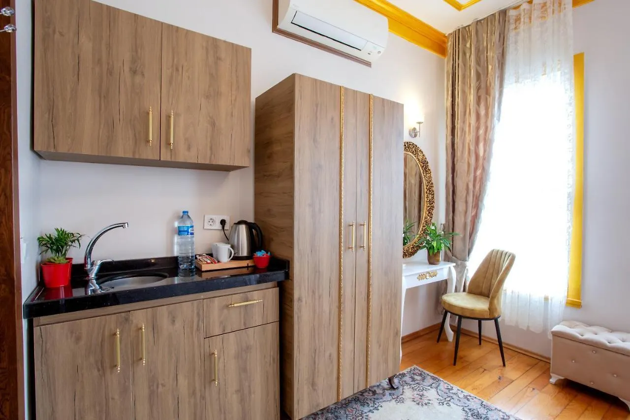 April Hotel Istanboel