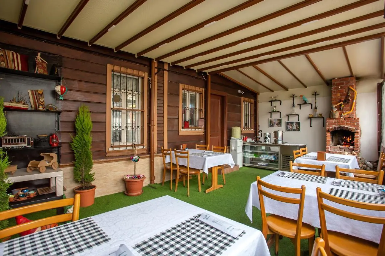 April Hotel Istanboel