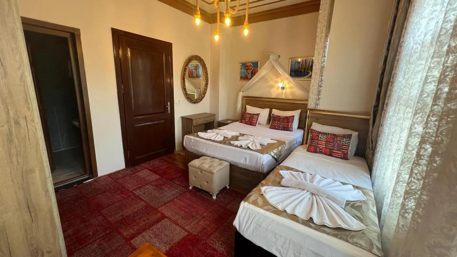 April Hotel Istanboel