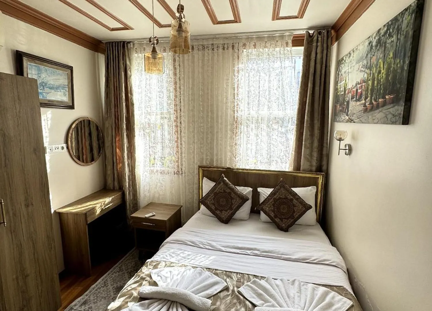 April Hotel Istanboel